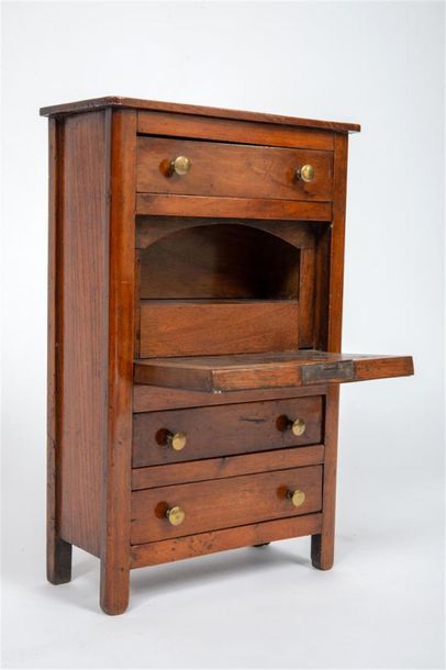 Secrétaire en placage de noyer d'époque Louis...