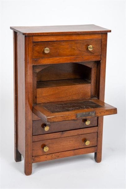 Secrétaire en placage de noyer d'époque Louis...