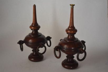 Paire de lampes en noyer mouluré, XIXe siècle
En...