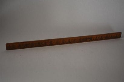 Règle en bois, Suisse XIXe siècle
Ornée de...