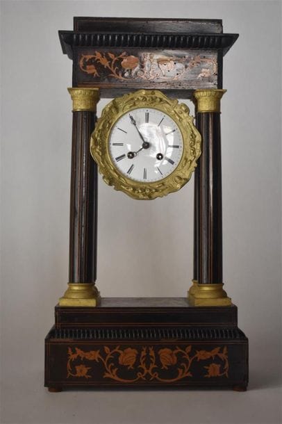Pendule portique en placage de palissandre,...