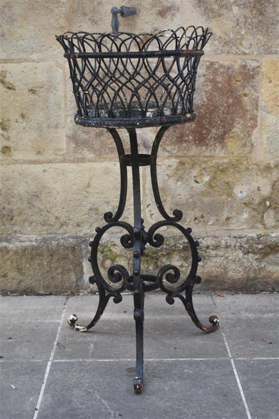Jardinière en tôle noire et métal, début...