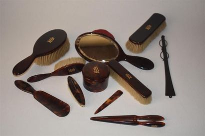 Ensemble de toilette à l'imitation d'écailles...