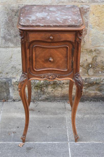 Chevet en placage de bois de rose de style...