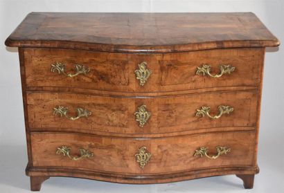 Commode en placage de noyer travail alsacien...