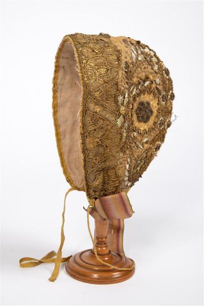 Coiffe brodée Alsace, fin du XVIIIe siècle,
Bonnet...
