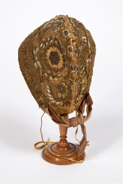 Coiffe brodée Alsace, fin du XVIIIe siècle,
Bonnet...