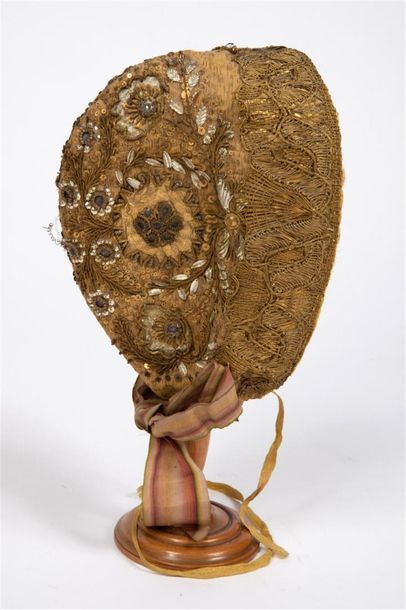 Coiffe brodée Alsace, fin du XVIIIe siècle,
Bonnet...