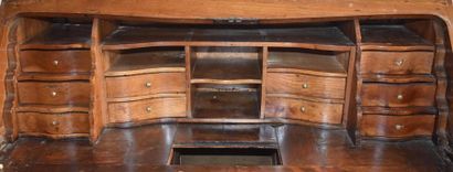 Scriban en bois naturel d'époque Louis XV
Ouvrant...