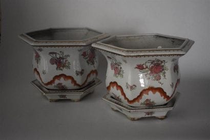 Paire de cache-pots et leurs soucoupes en...