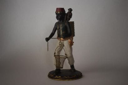 Nubien au singe en terre cuite peinte, XXe...