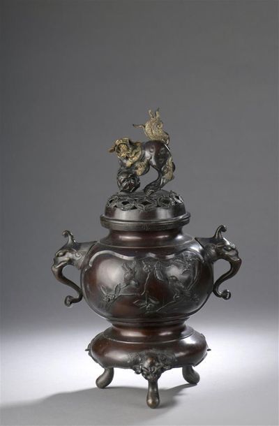 Tripod perfume burner covered in bronze
Japan,...