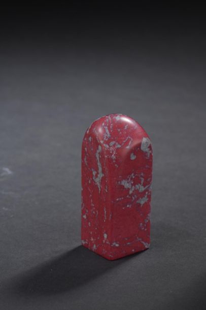 Small stamp in red soapstone
China
Square...