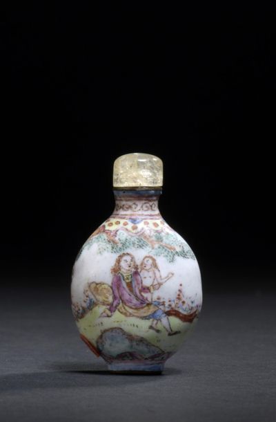 Snuffbox in copper and Canton enamels
China,...