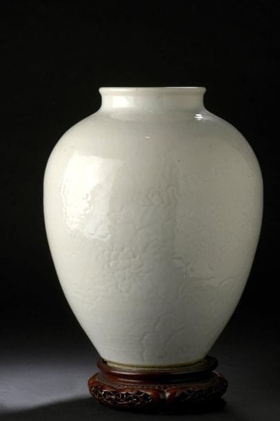 White porcelain vase
China, 18th century
The...