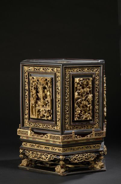 Black and gold lacquered wooden box
South...