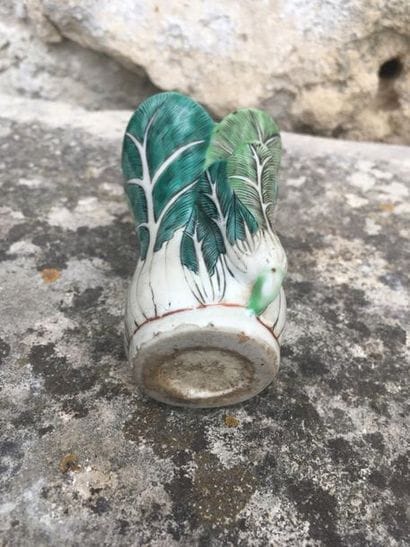 China, 19th century
Porcelain brush holder...