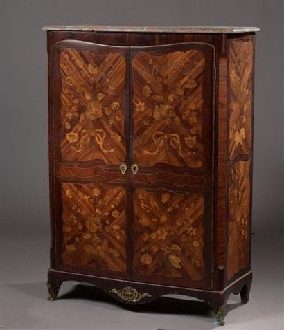 Small Louis XV
period floral marquetry cupboard...