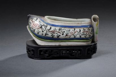 China, 18th century
Porcelain hoof-shaped...
