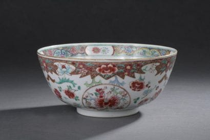 China, Qianlong period (1736-1795) Porcelain
bowl...