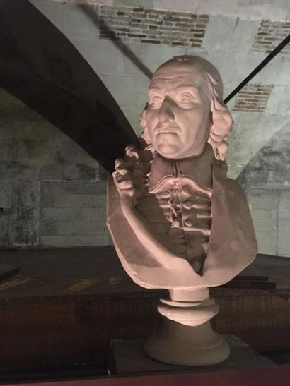 Suite de neuf bustes en plâtre représentant...