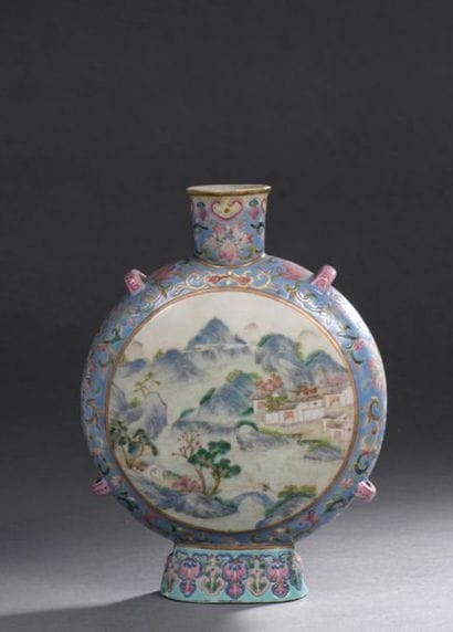 China, 19th century
Vase in the shape of...
