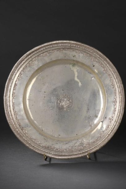 AUGSBOURG, 18th century 
Silver dish embossed...