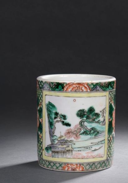 China, 19th century
Porcelain cylindrical...