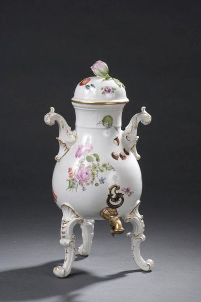 MEISSEN, 18th century, circa 1755
Porcelain...