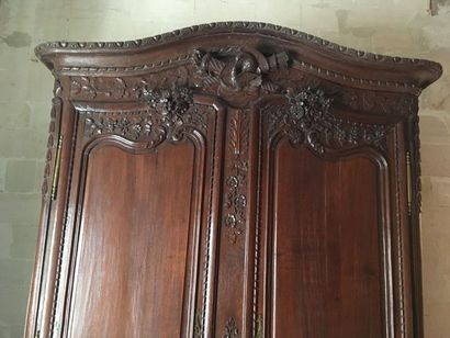 Armoire en chêne moulurée et sculptée Normandie...