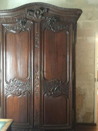Armoire en chêne moulurée et sculptée Normandie...