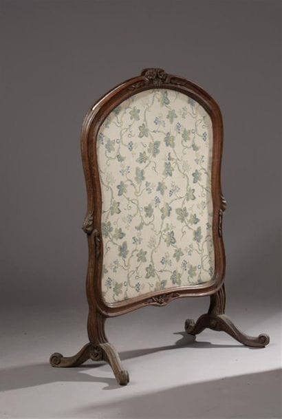 Fire screen in moulded and sculpted wood...