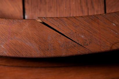 Mahogany and mahogany veneer round game table...