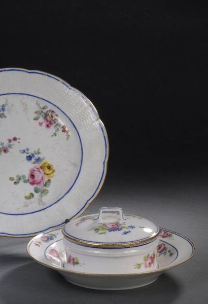 SEVRES, 18th century
Round covered butter...