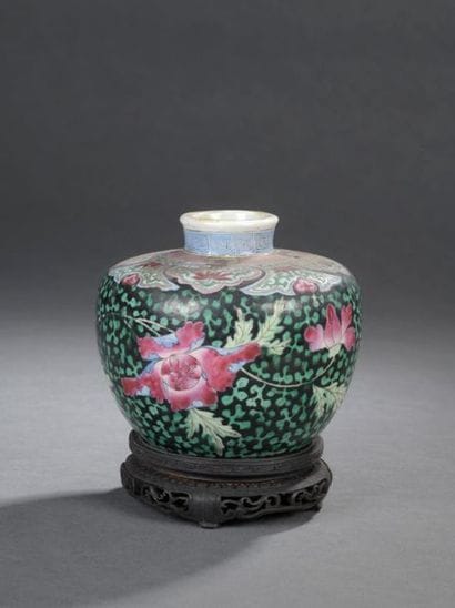 China, XIXth century
An ovoid porcelain vase...