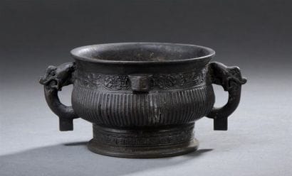 China, early 20th century Bronze Mistletoe...