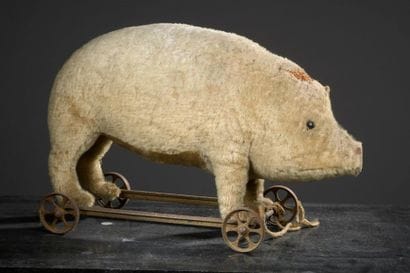 Cochon en laine paillée formant jouet d'enfant,...