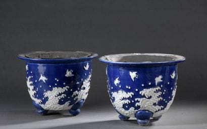 Japan, 19th century
Pair of porcelain planters...