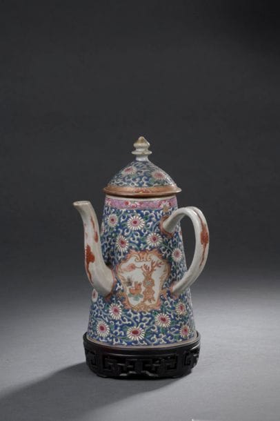China, Qianlong period (1736-1795) Porcelain...