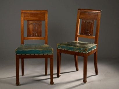 Suite de huit chaises en acajou et placage...