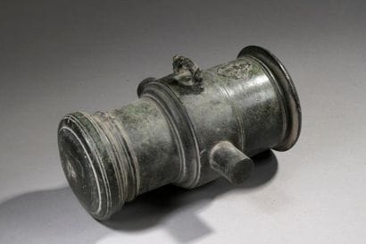 Bronze mortar shaft with reinforcing beads,...
