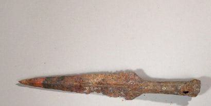 Stake iron, digging iron, with a cross blade....