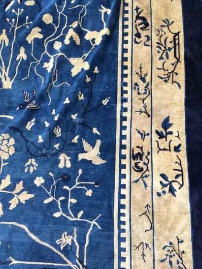 CHINA, 20th century
Large woollen carpet...