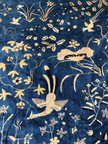 CHINA, 20th century
Large woollen carpet...