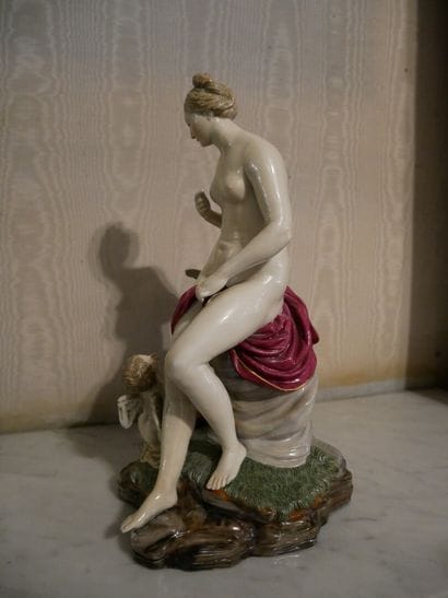Rez-de-chaussée 

Probablement porcelaine...