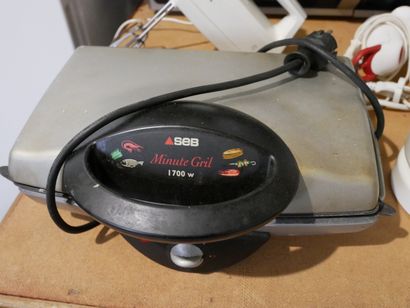 Rez-de-chaussée 

Lot de petits électroménagers :...