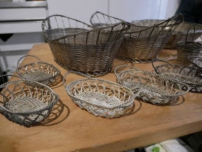 Rez-de-chaussée 

Lot de paniers, bannettes...