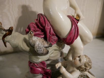 Rez-de-chaussée 

Probablement porcelaine...