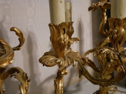 Rez-de-chaussée 

Paire de candélabres à...