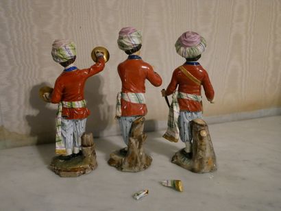 Rez-de-chaussée 

Hoetch

Trois sujets en...